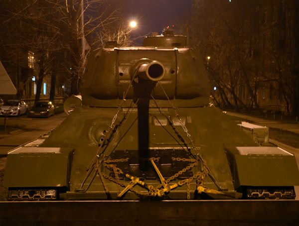 Перевозка танка Т-З4 вид спереди.