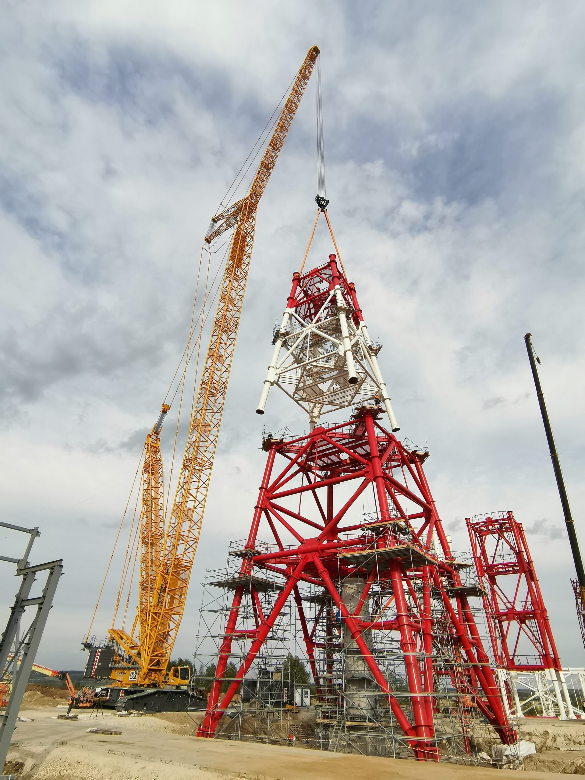 гусеничный кран либхер 1500 тонн. кран либхер 3000 тонн. аренда м кран. Liebherr кран ltm 1500-8. аренда м кран.